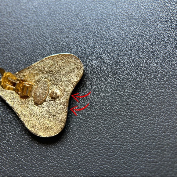 Vintage Chanel CC Heart Clip On Earrings - Picture 7 of 8